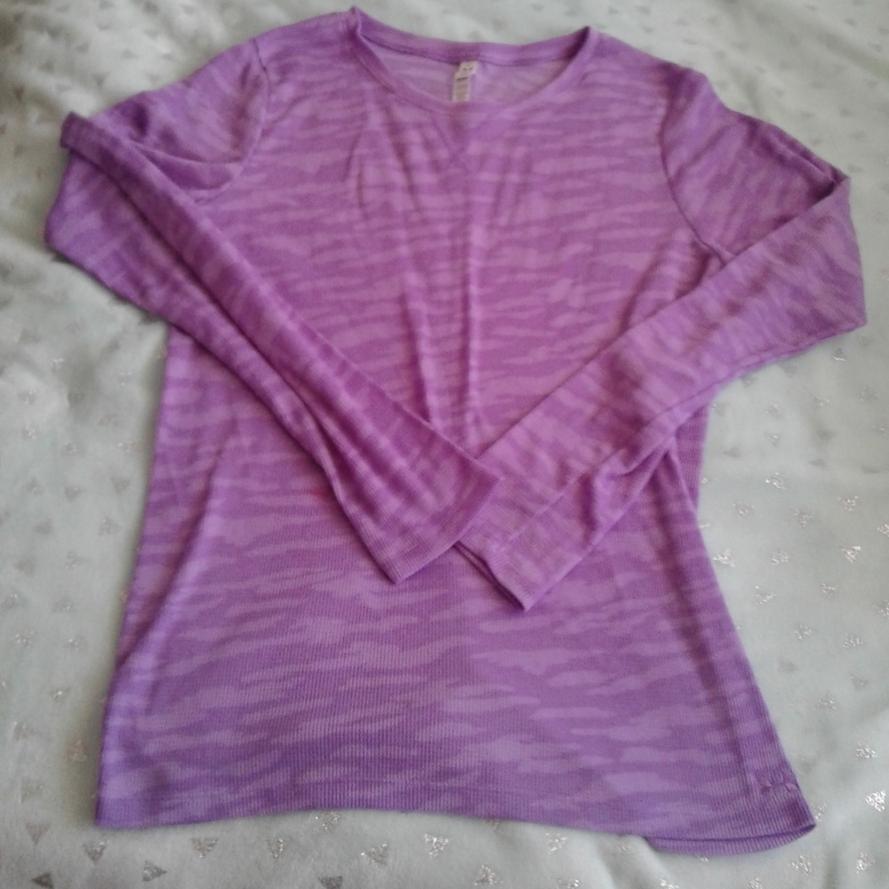 💜UNDER ARMOUR PURPLE CAMO THERMAL TOP